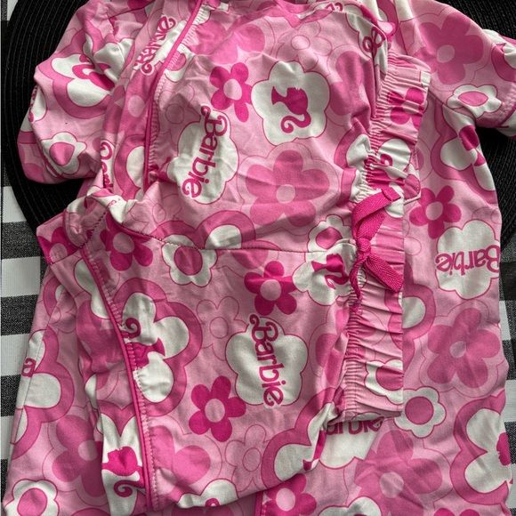 Barbie Pink Kids Pajamas short set - Picture 2 of 4